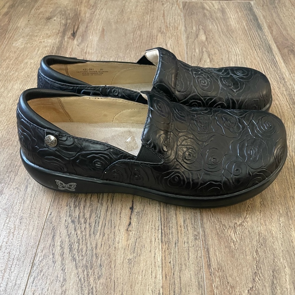 ALEGRIA Keli Women's EU 41/ US 9.5 Black
Embossed Leather Comfort Clogs KEL-541